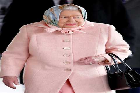 This Morning guest reveals Queen’s extraordinary Christmas gift – a shower cap with ‘ain’t life a..