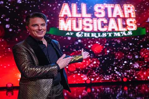 Who are the mentors and judges on All Star Musicals at Christmas?