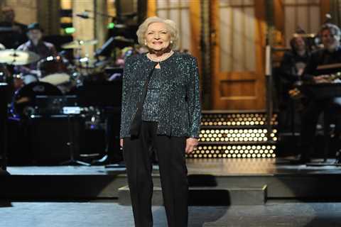 Betty White’s SNL episode to re-air tonight as stars from Sandra Bullock to Robert Redford pay..