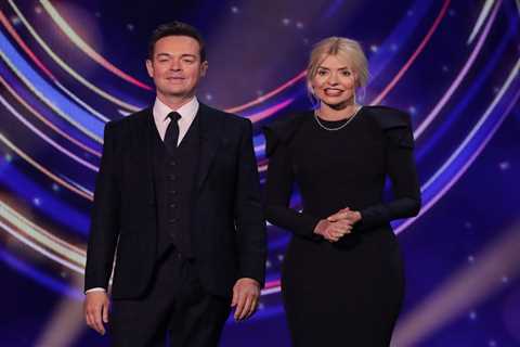 Dancing On Ice fans all make the same remark as Stephen Mulhern replaces Phillip Schofield