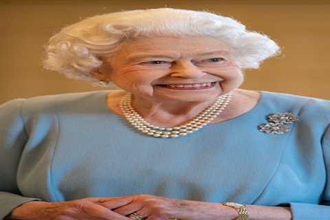 Queen cancels today’s planned engagements but Covid symptoms are still ‘mild’