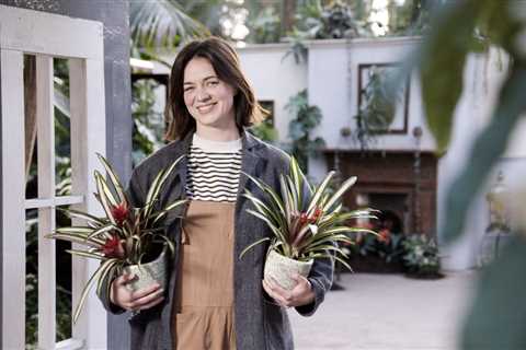 Who is Gardeners’ World Expert Frances Tophill?