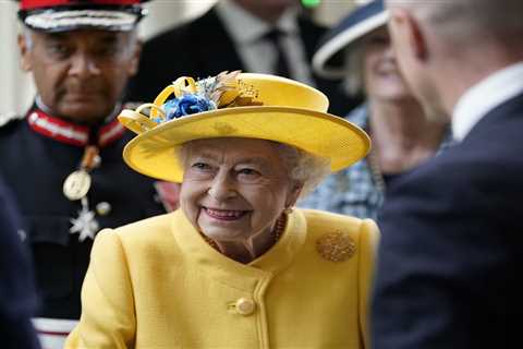 Queen officially opens new Elizabeth Line Tube with surprise appearance