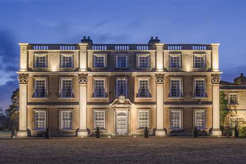 Live like a queen as 12-bedroom stately home nicknamed ‘little Buckingham Palace’ goes on sale for..