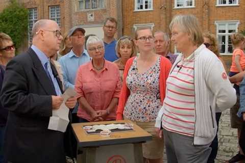 Antiques Roadshow guest lost for words as she learns jaw-dropping truth behind letter signed by..