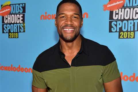 Fans And Co-Workers Agree, Michael Strahan Is ‘Fedorable’ In Stylish Hat
