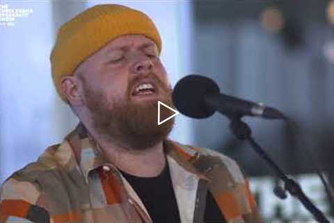 Tom Walker - Leave A Light On (Live on The Chris Evans Breakfast Show with Sky)
