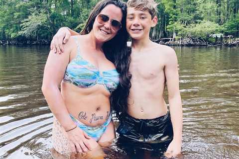 Teen Mom fans spot ‘dangerous’ detail in Jenelle Evans’ new bikini pics while she swims in brown..