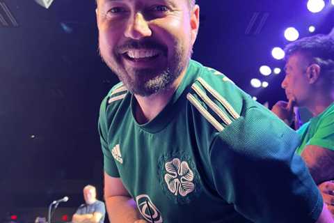 Martin Compston and Celtic legends caught up in IRA sing-song at Hoops convention