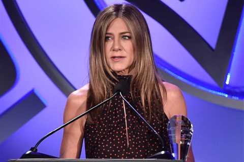Sketchy Insider Says Jennifer Aniston Supposedly ‘Reeling’ After Apparently Being Abandoned By..