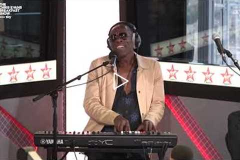 Roachford - Looking Back Over My Shoulder (cover) (Live on The Chris Evans Breakfast Show with Sky)