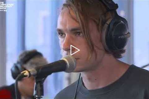 Sports Team - Walk Like An Egyptian (Cover) (Live on The Chris Evans Breakfast Show with Sky)