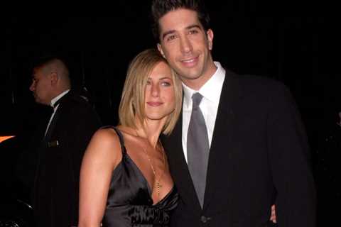 Sketchy Gossip Said Jennifer Aniston, David Schwimmer Apparently Secretly Dated Last Year