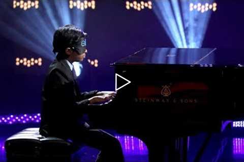 Kid Piano Prodigy Lydian Plays Blindfolded