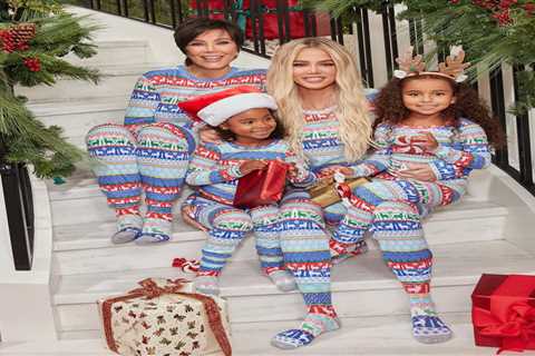 Khloe Kardashian slammed for ‘extreme editing’ in Christmas-themed pic with mom Kris Jenner,..