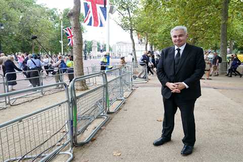 Eamonn Holmes says he felt ‘humiliated’ outside Buckingham Palace before the Queen’s funeral