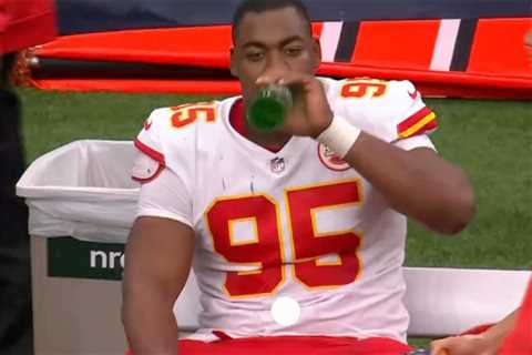 Chris Jones’ sideline bottle sends Twitter into tizzy during Chiefs-Texans