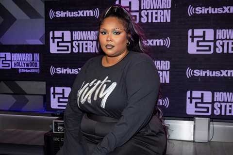 Lizzo Hits the Beach for ‘Avatar: The Way of Water’ Cosplay: Watch