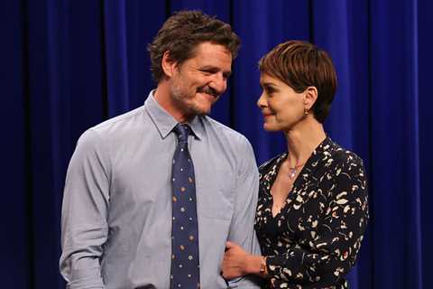 Sarah Paulson Said She And Pedro Pascal Are Mommy And Daddy During A Surprise Appearance On “SNL,”..