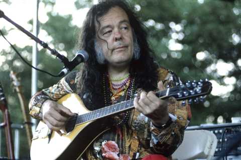 David Lindley, Multi-Talented Guitarist & Notable Session Musician, Dies at 78