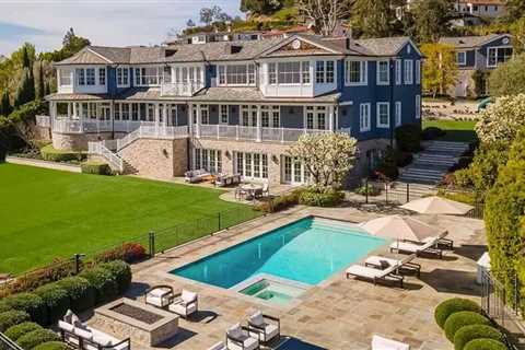 Ben Affleck and Jennifer Lopez in Escrow for $64M Pacific Palisades Mansion