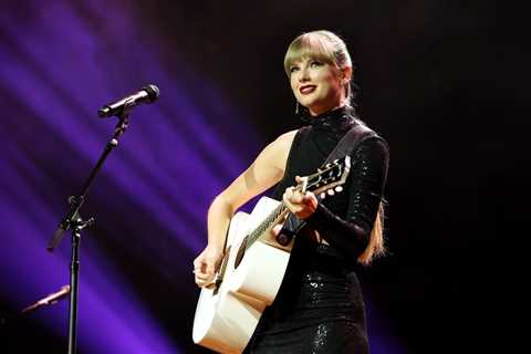 Glendale Mayor Reveals Arizona City’s New Name in Honor of Taylor Swift’s The Eras Tour