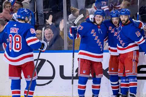 Rangers put on offensive show in dominant win over Penguins