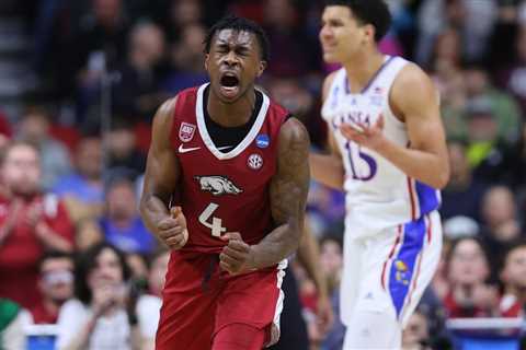 Arkansas upset defending champion Kansas to gain Sweet Sixteen bid