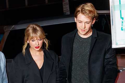 Here’s Why Taylor Swift Fans Think She Hinted at Her Split From Joe Alwyn at Texas Show