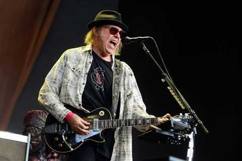 Neil Young Pays Tribute to Gordon Lightfoot: ‘His Melodies and Words Were An Inspiration to..