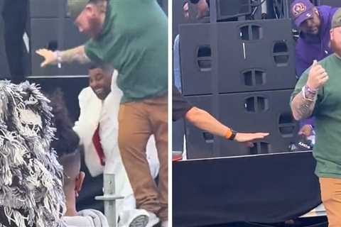 Ginuwine Falls Offstage During 'Lovers & Friends' Festival, Laughs It Off
