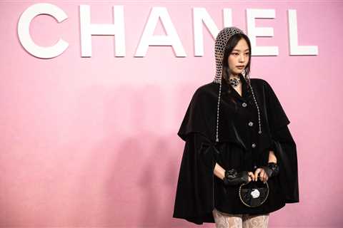 BLACKPINK’s Jennie Performs ‘Killing Me Softly’ at Chanel Fashion Show