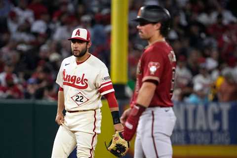 Dominic Fletcher’s fiancée terrified by cat at Diamondbacks game