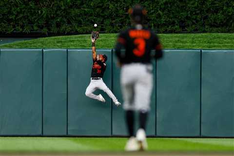 Cedric Mullins robs Byron Buxton again with home-run stealing grab