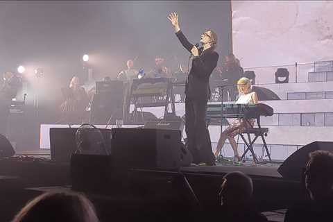 Watch Pulp debut unreleased song “Hymn of the North” at Sheffield show