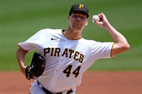 Padres make playoff push, acquire Rich Hill, Ji-Man Choi from Pirates