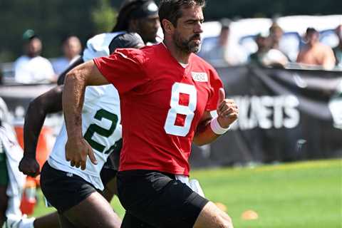 Aaron Rodgers OK after getting foot stepped on in Jets’ practice