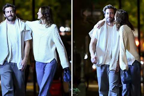 Jake Gyllenhaal's Romantic Stroll Through NYC with French Girlfriend
