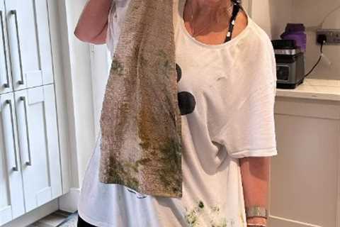 Shirley Ballas Scrubs Kitchen Floor in Leggings, Goes Make-Up Free After First Live Show on Strictly