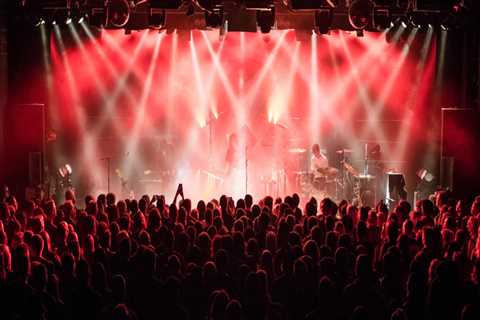 Do Canadian Music Bars Have a Smoking Policy or Designated Area?