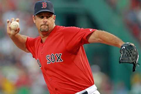 Tim Wakefield, former Red Sox knuckleballer, dead at 57 from brain cancer