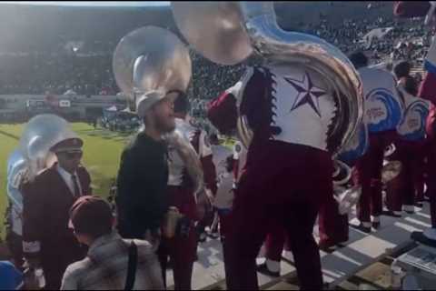 Texas Southern tuba player punches heckler in the stands, continues playing