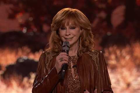Reba McEntire Pays Tribute to Late Mother on ‘The Voice’ With Moving ‘Seven Minutes in..
