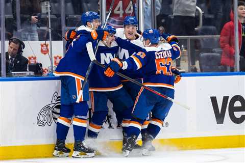 Surging Islanders snag impressive comeback victory over Kings