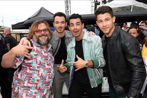 Jack Black Joins Jonas Brothers Onstage for ‘Peaches’ Performance