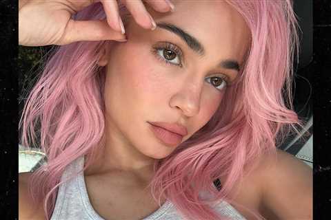 Kylie Jenner Brings Back 2014 'King Kylie' Era With Bubblegum Pink Hair