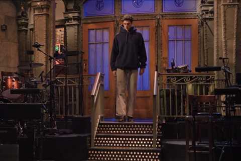 Jacob Elordi Faces His Fears & Takes His First Steps In New ‘SNL’ Promo