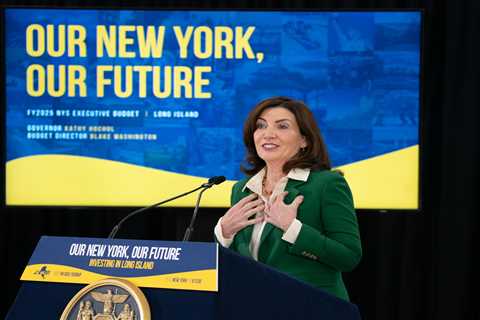 Self-proclaimed Bills fan Gov. Hochul to hold posh NYC fundraiser instead of attending team’s NFL..
