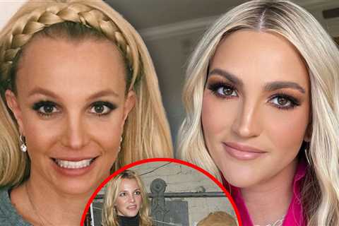 Britney Spears Shares Throwback Pic of Jamie Lynn, Crops Out Mom Lynne