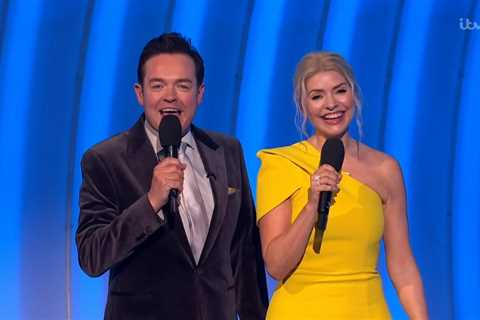 Dancing on Ice’s Holly Willoughby looks incredible in yellow gown for latest live show